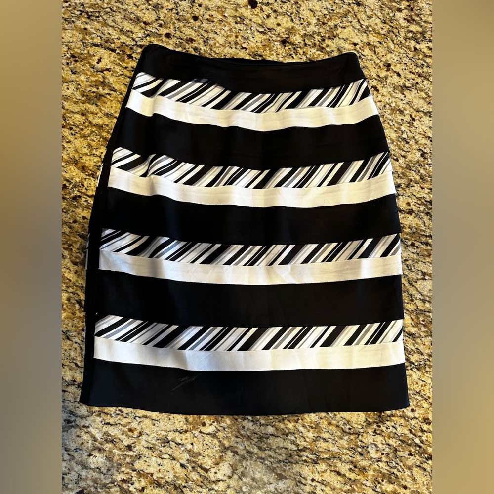 White House Black Market Skirt Size 2